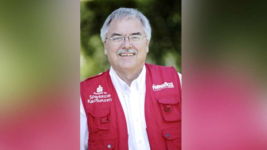 Zwei Väter unterhalten sich: Wolfgang Groß Gründer von Humedica Nothilfe und Dr. Vatter im Gespräch
