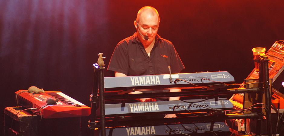 Stranglers-Keyboarder Dave Greenfield ist am Sonntagabend im Alter von 71 Jahren gestorben. Mit Corona natürlich.