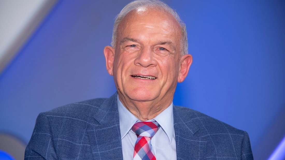 Peter Hahne kritisiert die deutschen Christen im Corona-Zeitalter.