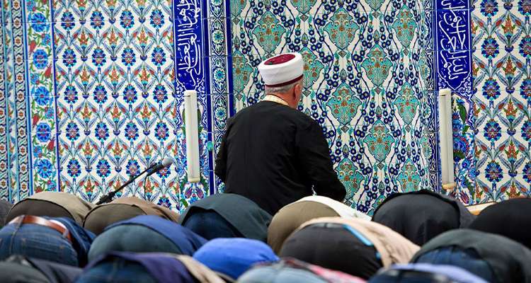 Es war der Wunsch meiner Eltern, dass ich als ihr zweitältester Sohn islamischer Priester werden sollte.