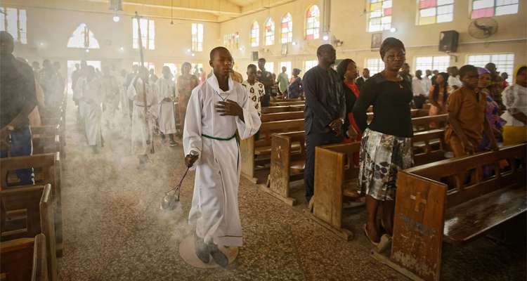 Brutales Massaker in Nigeria: Angreifer töten 100 Menschen in katholischer Kirche.