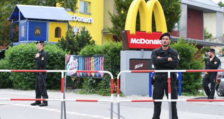 Der Anschlag am Münchner Olympia-Einkaufszentrum jährt sich heute zum sechsten Mal. David S. erschoss damals neun junge Menschen.
