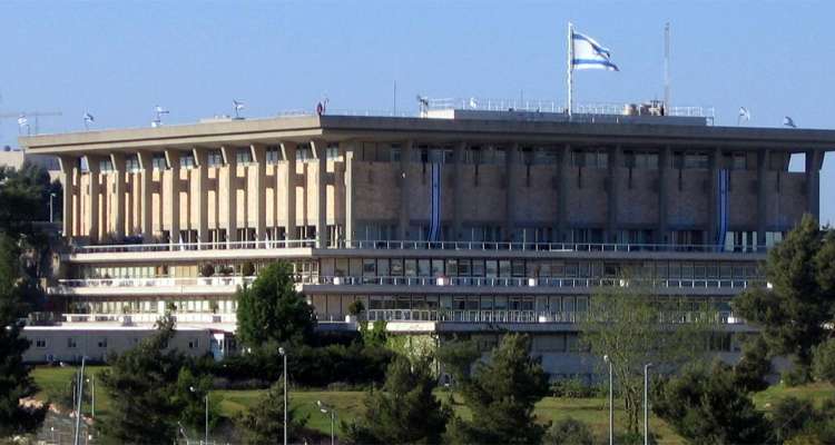 30. Juli: Die Knesset beschließt 1980 das “Jerusalem-Gesetz“, das ganz Jerusalem, inklusive des besetzten Ostjerusalem, zur „ewigen Hauptstadt“ Israels erklärt.