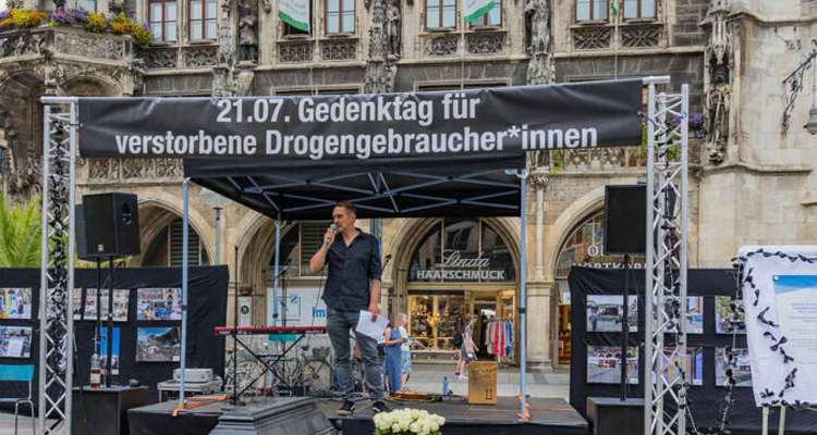 An diesem Donnerstag wurde auf dem Marienplatz wieder der jährliche Drogentotengedenktag begangen.