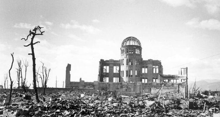 6. August 1945 – Die USA wirft über der japanischen Stadt Hiroshima die erste Atombombe ab.