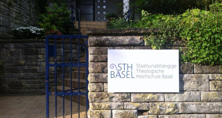 Staatsunabhängige Theologische Hochschule Basel (STH Basel) macht Peter Hahne zum Ehrendoktor.