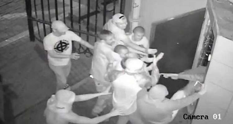 Nach Terroranschlag auf Schwulenclub haben sie sich bekehrt.