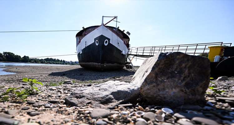 Das niedrige Wasser in deutschen Flüssen bringt derzeit unheimliche Vorboten zum Vorschein: Hungersteine. Sie sind Warnungen aus früherer Zeit.
