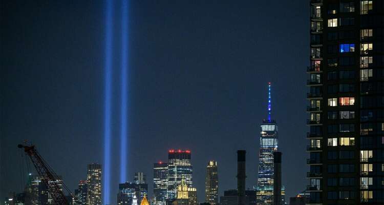 2001 – In den USA wurden beim schlimmsten Anschlag in der Geschichte des Terrorismus rund 3000 Menschen getötet.